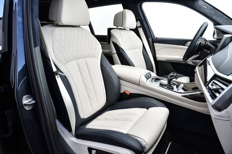 BMW X7 G07 2018 assentos dianteiros