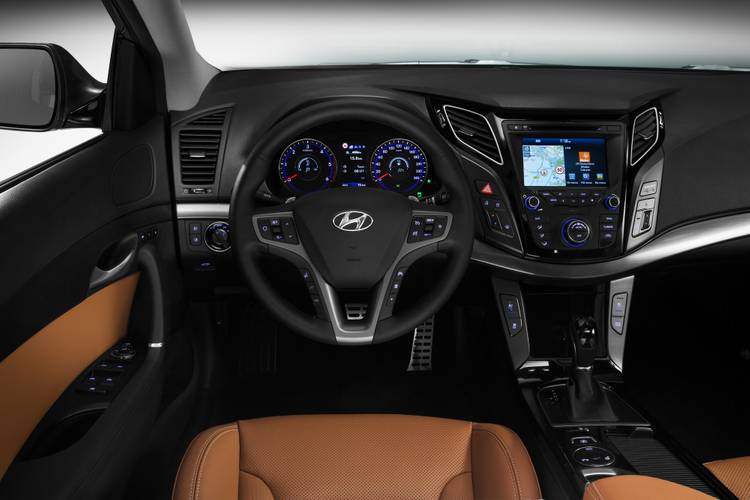 Interno di una Hyundai i40 facelift 2015