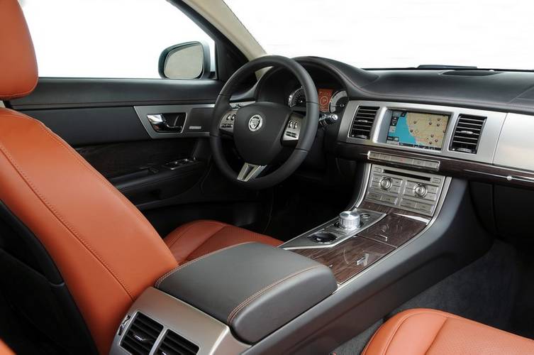 Jaguar XF X250 2007 intérieur