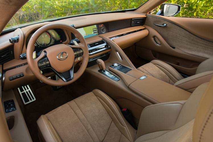 Interno di una Lexus LC XZ100 2018