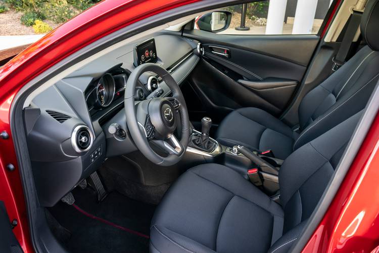 Mazda 2 DJ facelift 2020 front seats