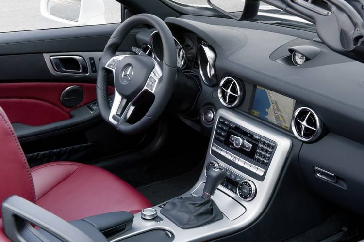 Interno di una Mercedes-Benz SLK R172 2011