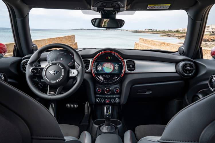 Mini F56 John Cooper Works facelift 2021 interiér