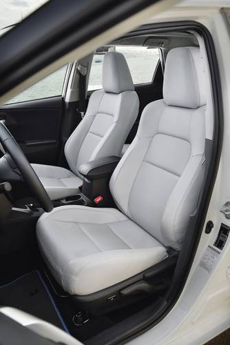 Toyota Auris E180 2013 front seats