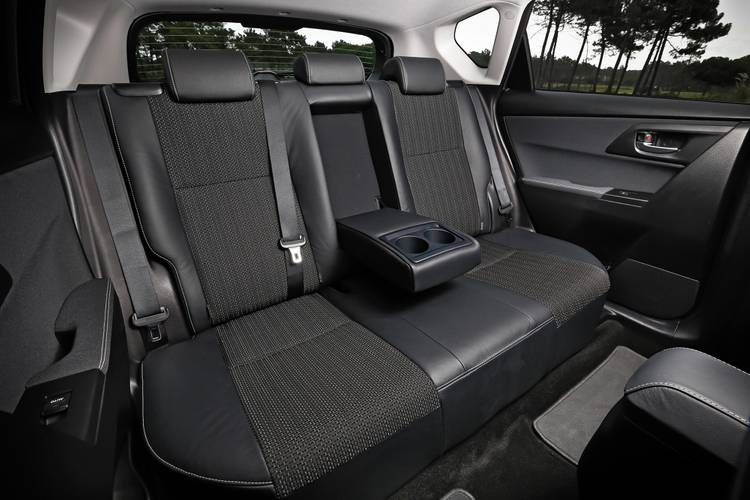 Toyota Auris E180 2013 rear seats