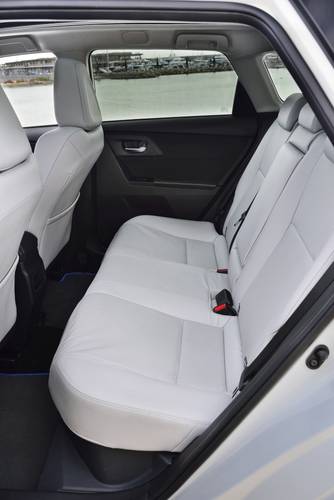 Toyota Auris E180 2014 rear seats