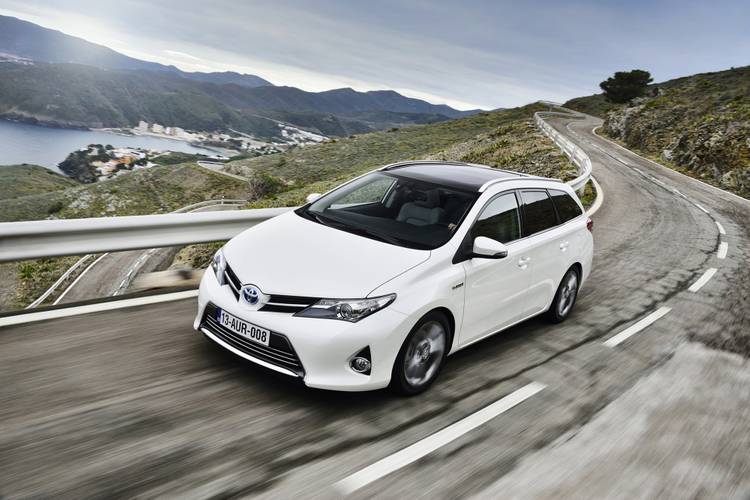 Toyota Auris E180 Hybrid Touring Sports 2013 wagon