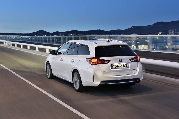 Toyota Auris E180 Hybrid Touring Sports 2014 wagon