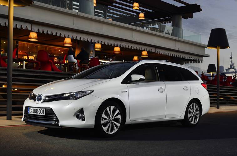 Toyota Auris E180 Touring Sports 2013 wagon