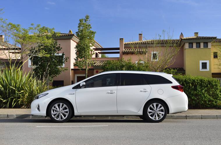 Toyota Auris E180 Touring Sports 2014 wagon