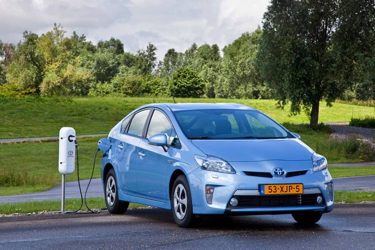 Toyota Prius XW30 facelift 2012 nabíjení