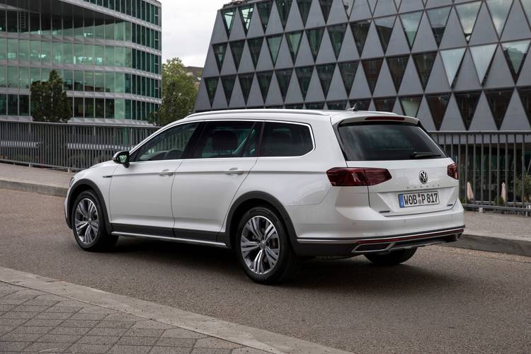 Volkswagen VW Passat Variant Alltrack B8 facelift 2021 familiar