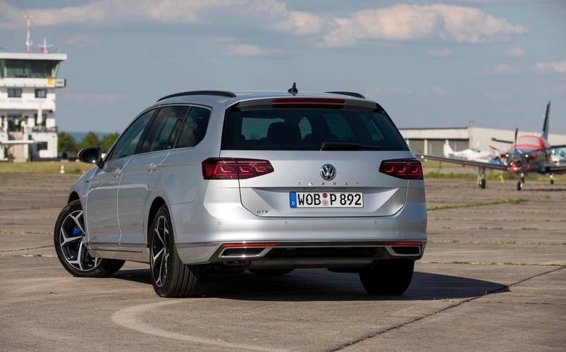 Volkswagen VW Passat Variant GTE B8 facelift 2021 familiar